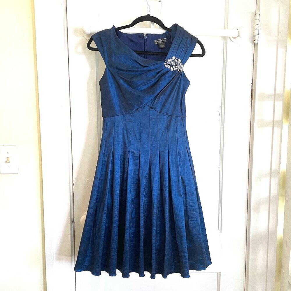 Jessica Howard Midnight Blue Cocktail Dress with Jewel Accent | Size 6